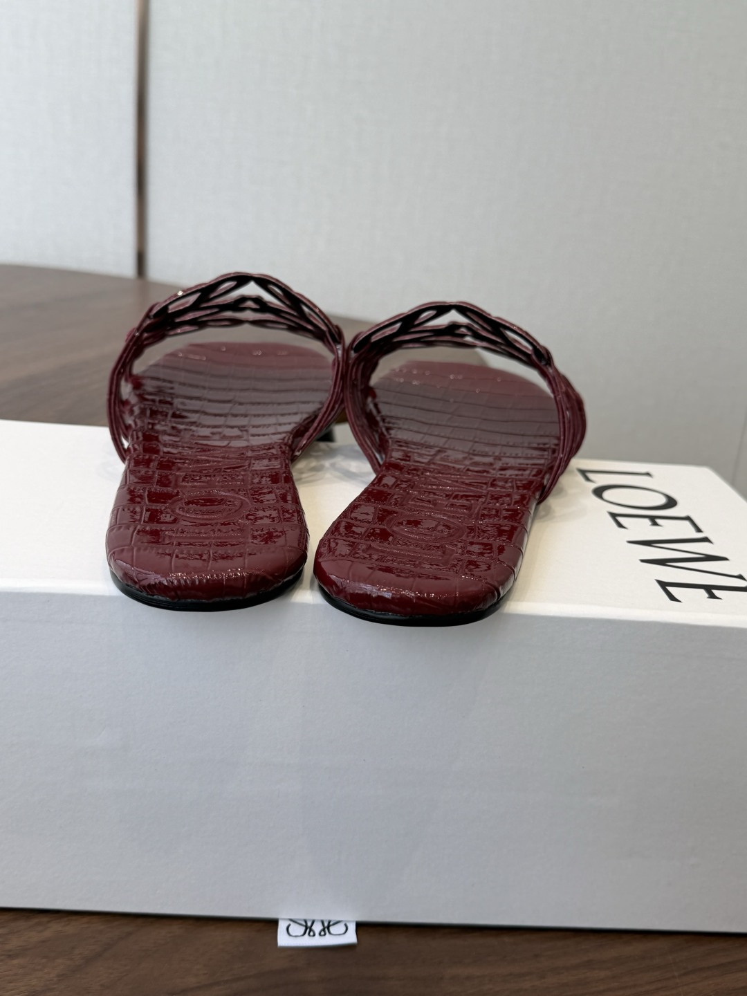 LOEWE 罗意威 26ss 春夏新品 拖鞋 疯狂种草简约设计感觉更干净优雅让你念念不忘 颜色也很耐看漂