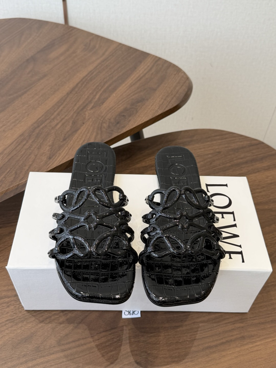 LOEWE 罗意威 26ss 春夏新品 拖鞋 疯狂种草简约设计感觉更干净优雅让你念念不忘 颜色也很耐看漂