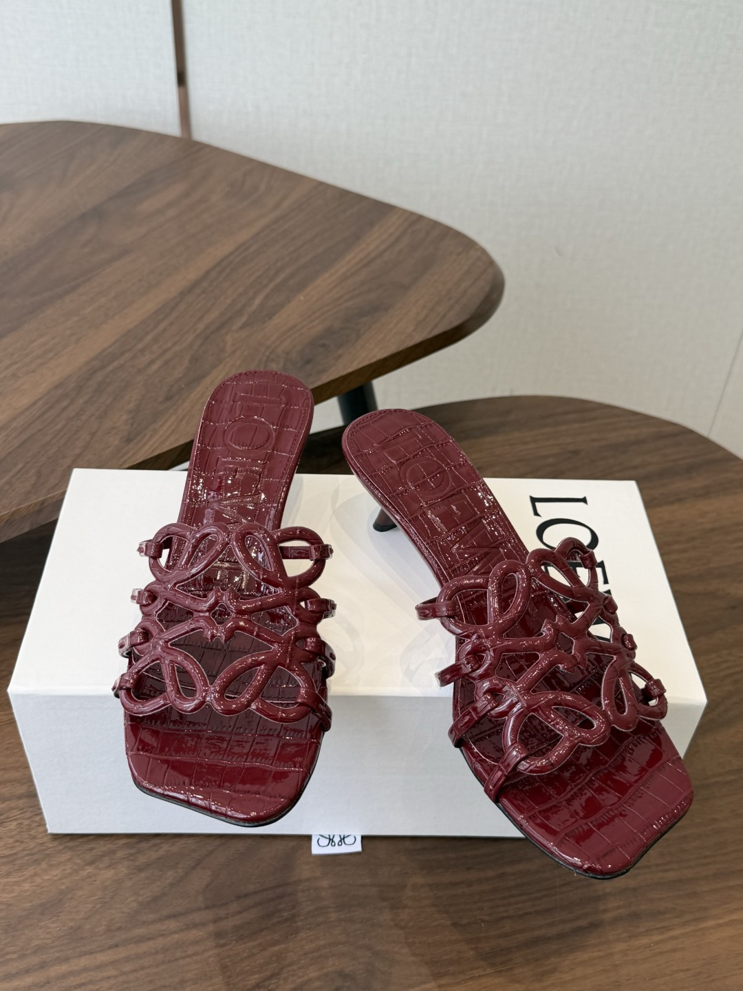 LOEWE 罗意威 26ss 春夏新品 拖鞋 疯狂种草简约设计感觉更干净优雅让你念念不忘 颜色也很耐看漂