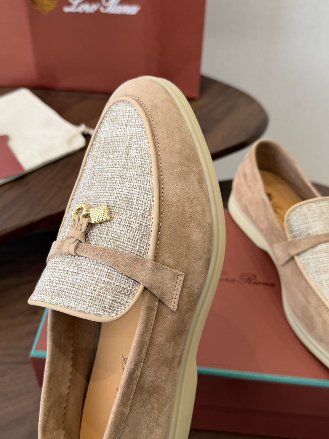 Loro Piana 诺悠翩雅吊坠款乐福鞋 loro Piana 神仙颜值,色系完美!!封神了!!!毫 Loro Piana 诺悠翩雅吊坠款乐福鞋 loro Piana 神仙颜值,色系完美!!封神了!!!毫