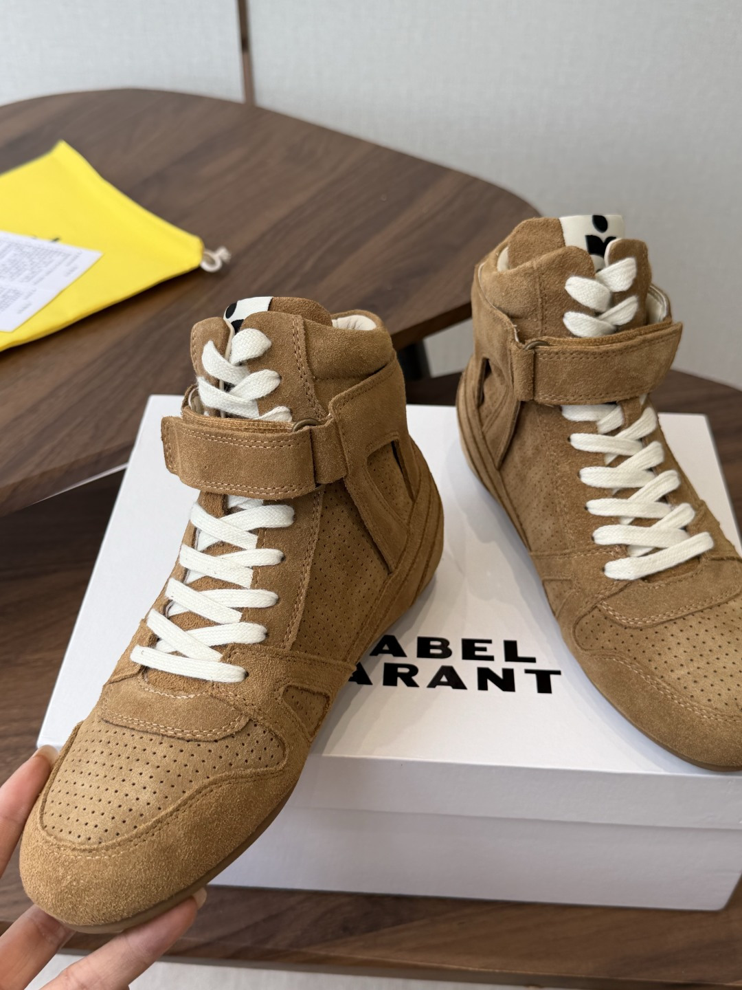 ISABEL MARANT 伊莎贝尔26ss款秋冬新款INS网红博主热推!一双简单又不失高级的靴子... ISABEL MARANT 伊莎贝尔26ss款秋冬新款INS网红博主热推!一双简单又不失高级的靴子...