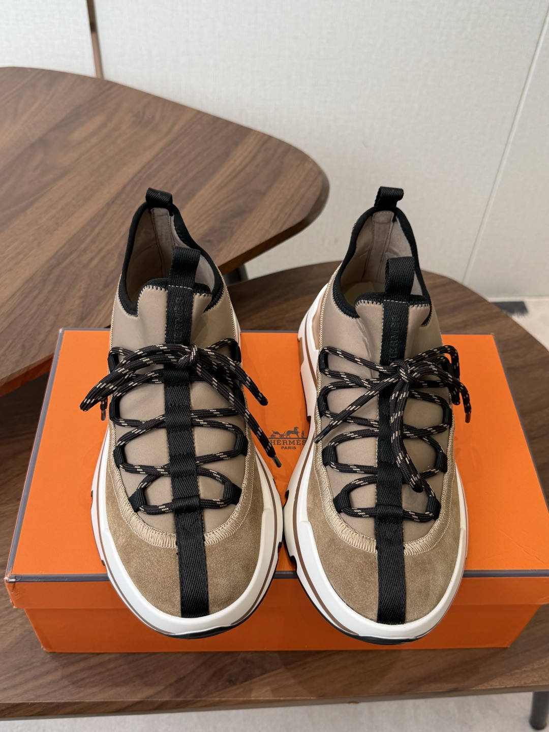 H家新品26ss  Hermes 爱马仕  运动鞋 采用进口牛皮 进口麂皮镂空 运动时尚鞋面整圈头层小牛