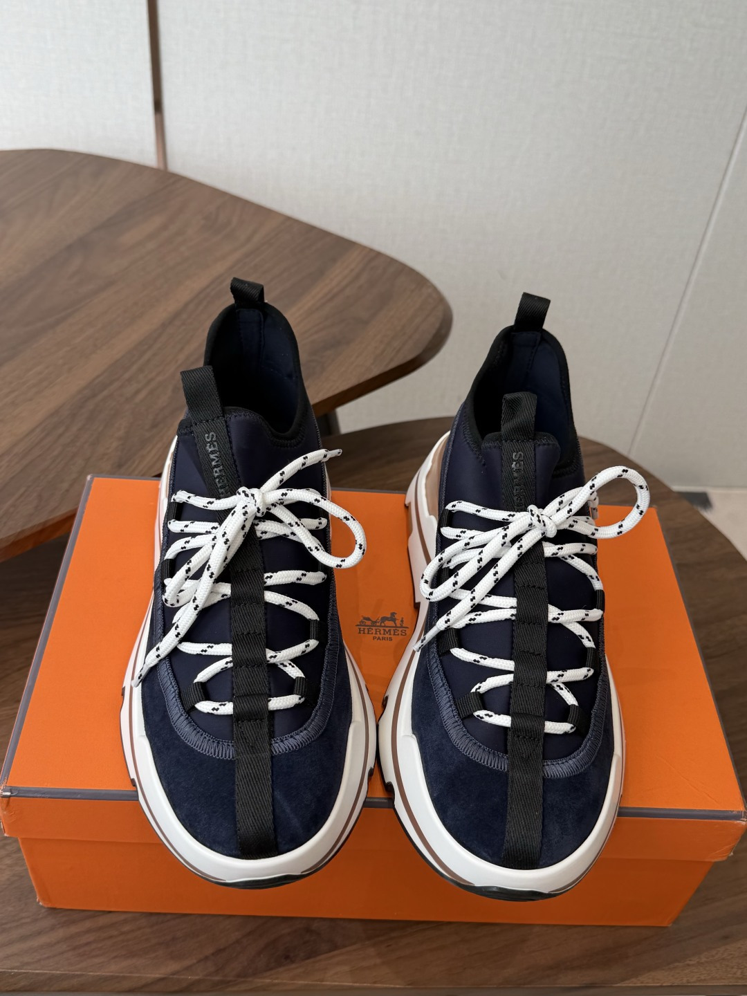 H家新品26ss  Hermes 爱马仕  运动鞋 采用进口牛皮 进口麂皮镂空 运动时尚鞋面整圈头层小牛