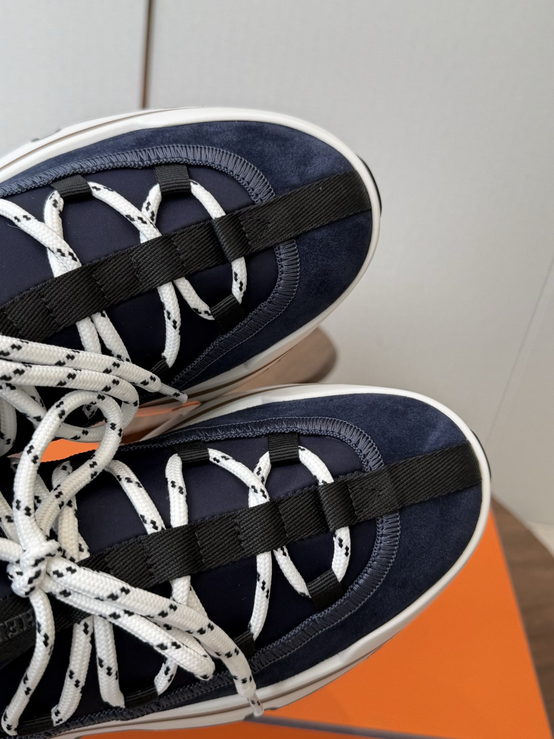 H家新品26ss Hermes 爱马仕 运动鞋 采用进口牛皮 进口麂皮镂空 运动时尚鞋面整圈头层小牛 H家新品26ss Hermes 爱马仕 运动鞋 采用进口牛皮 进口麂皮镂空 运动时尚鞋面整圈头层小牛