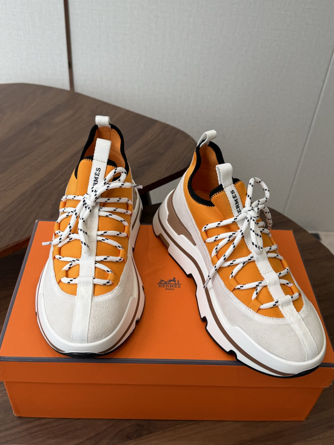 H家新品26ss Hermes 爱马仕 运动鞋 采用进口牛皮 进口麂皮镂空 运动时尚鞋面整圈头层小牛 H家新品26ss Hermes 爱马仕 运动鞋 采用进口牛皮 进口麂皮镂空 运动时尚鞋面整圈头层小牛