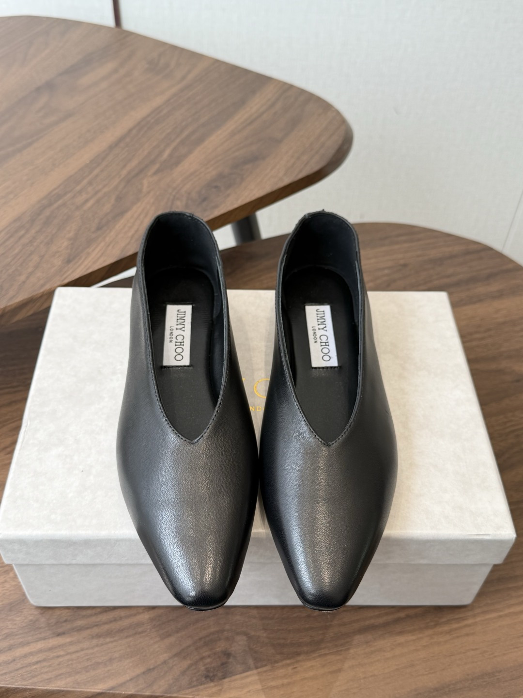 Jimmy Choo 26ss单鞋 同步专柜 主打精致  舒适度休闲  甜美  无解风都轻松满足 bli