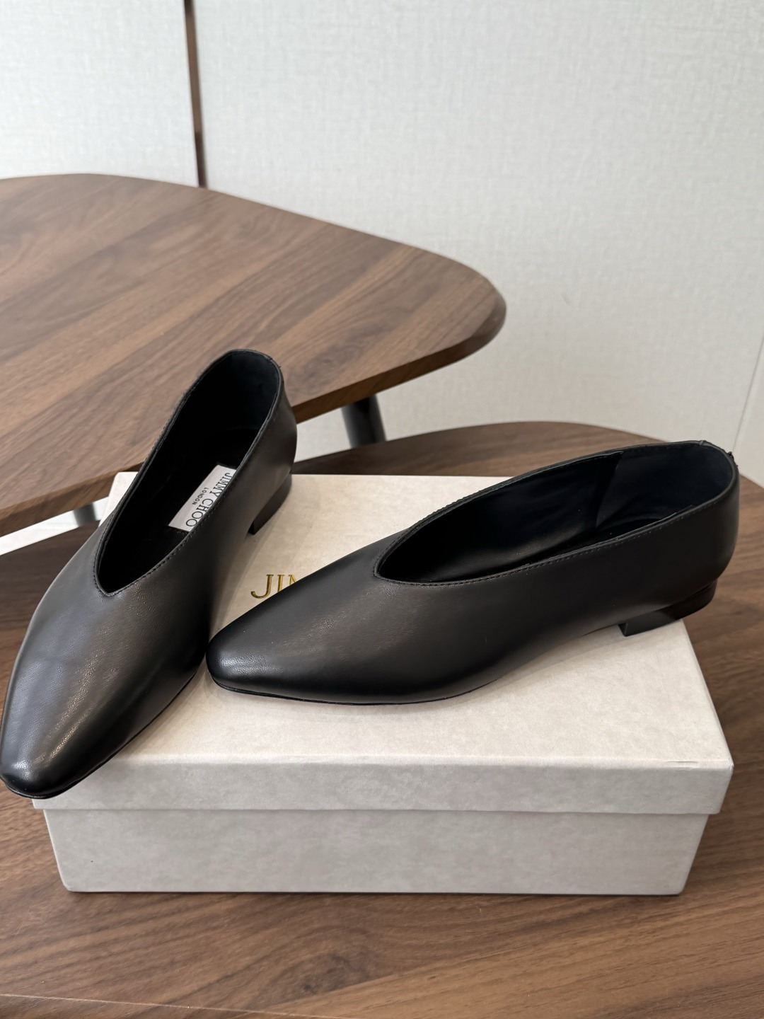 Jimmy Choo 26ss单鞋 同步专柜 主打精致 舒适度休闲 甜美 无解风都轻松满足 bli Jimmy Choo 26ss单鞋 同步专柜 主打精致 舒适度休闲 甜美 无解风都轻松满足 bli