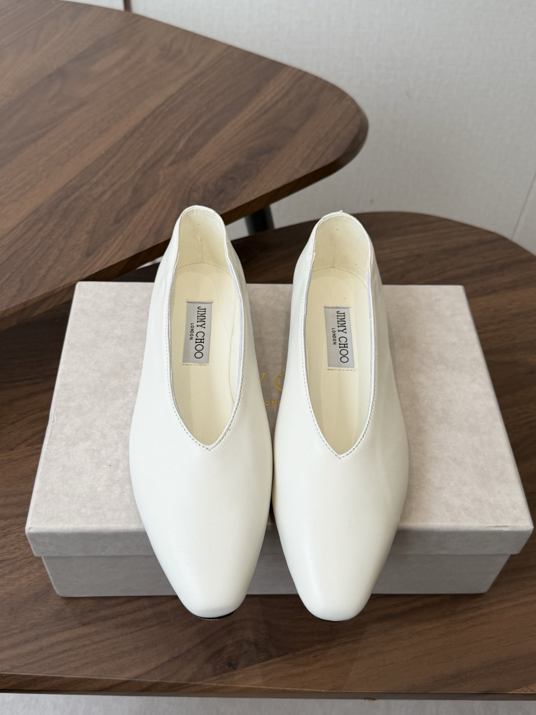 Jimmy Choo 26ss单鞋 同步专柜 主打精致  舒适度休闲  甜美  无解风都轻松满足 bli