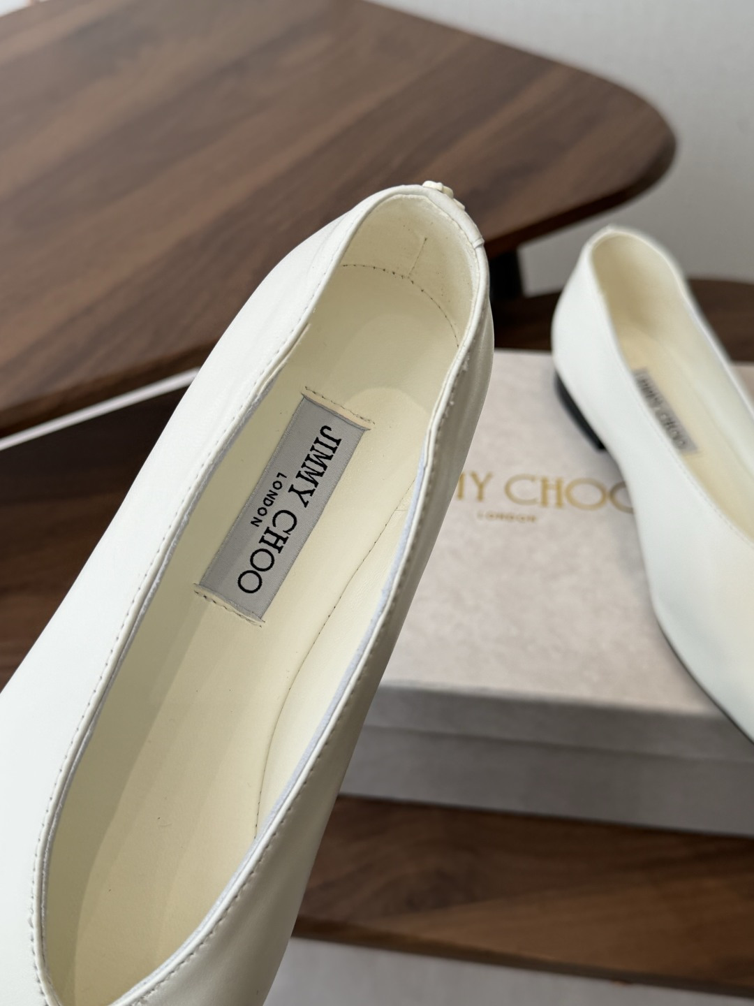 Jimmy Choo 26ss单鞋 同步专柜 主打精致 舒适度休闲 甜美 无解风都轻松满足 bli Jimmy Choo 26ss单鞋 同步专柜 主打精致 舒适度休闲 甜美 无解风都轻松满足 bli