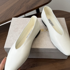 Jimmy Choo 26ss单鞋 同步专柜 主打精致 舒适度休闲 甜美 无解风都轻松满足 bli Jimmy Choo 26ss单鞋 同步专柜 主打精致 舒适度休闲 甜美 无解风都轻松满足 bli