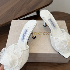 Jimmy Choo jc 周仰杰 新款蕾丝高跟鞋,这对复古小蕾丝,绝对是鞋柜C位的不二之选!它不只 Jimmy Choo jc 周仰杰 新款蕾丝高跟鞋,这对复古小蕾丝,绝对是鞋柜C位的不二之选!它不只