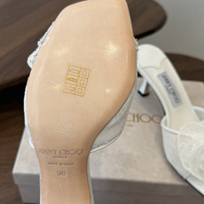 Jimmy Choo jc 周仰杰 新款蕾丝高跟鞋,这对复古小蕾丝,绝对是鞋柜C位的不二之选!它不只 Jimmy Choo jc 周仰杰 新款蕾丝高跟鞋,这对复古小蕾丝,绝对是鞋柜C位的不二之选!它不只