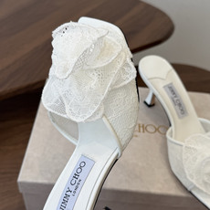 Jimmy Choo jc 周仰杰 新款蕾丝高跟鞋,这对复古小蕾丝,绝对是鞋柜C位的不二之选!它不只 Jimmy Choo jc 周仰杰 新款蕾丝高跟鞋,这对复古小蕾丝,绝对是鞋柜C位的不二之选!它不只