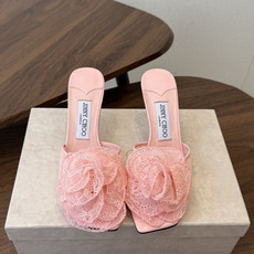 Jimmy Choo jc 周仰杰 新款蕾丝高跟鞋,这对复古小蕾丝,绝对是鞋柜C位的不二之选!它不只 Jimmy Choo jc 周仰杰 新款蕾丝高跟鞋,这对复古小蕾丝,绝对是鞋柜C位的不二之选!它不只