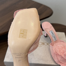 Jimmy Choo jc 周仰杰 新款蕾丝高跟鞋,这对复古小蕾丝,绝对是鞋柜C位的不二之选!它不只 Jimmy Choo jc 周仰杰 新款蕾丝高跟鞋,这对复古小蕾丝,绝对是鞋柜C位的不二之选!它不只
