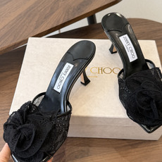 Jimmy Choo jc 周仰杰 新款蕾丝高跟鞋,这对复古小蕾丝,绝对是鞋柜C位的不二之选!它不只 Jimmy Choo jc 周仰杰 新款蕾丝高跟鞋,这对复古小蕾丝,绝对是鞋柜C位的不二之选!它不只