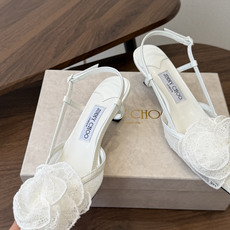 Jimmy Choo jc 周仰杰 新款蕾丝高跟鞋,这对复古小蕾丝,绝对是鞋柜C位的不二之选!它不只 Jimmy Choo jc 周仰杰 新款蕾丝高跟鞋,这对复古小蕾丝,绝对是鞋柜C位的不二之选!它不只