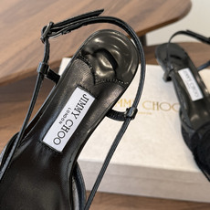 Jimmy Choo jc 周仰杰 新款蕾丝高跟鞋,这对复古小蕾丝,绝对是鞋柜C位的不二之选!它不只 Jimmy Choo jc 周仰杰 新款蕾丝高跟鞋,这对复古小蕾丝,绝对是鞋柜C位的不二之选!它不只