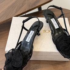 Jimmy Choo jc 周仰杰 新款蕾丝高跟鞋,这对复古小蕾丝,绝对是鞋柜C位的不二之选!它不只 Jimmy Choo jc 周仰杰 新款蕾丝高跟鞋,这对复古小蕾丝,绝对是鞋柜C位的不二之选!它不只