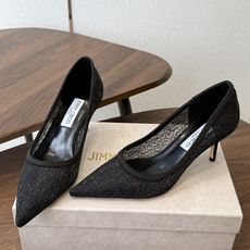 Jimmy Choo jc 周仰杰 新款蕾丝高跟鞋,这对复古小蕾丝,绝对是鞋柜C位的不二之选!它不只 Jimmy Choo jc 周仰杰 新款蕾丝高跟鞋,这对复古小蕾丝,绝对是鞋柜C位的不二之选!它不只