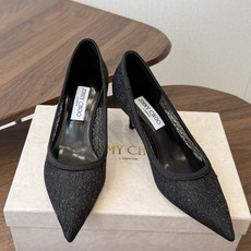 Jimmy Choo jc 周仰杰 新款蕾丝高跟鞋,这对复古小蕾丝,绝对是鞋柜C位的不二之选!它不只 Jimmy Choo jc 周仰杰 新款蕾丝高跟鞋,这对复古小蕾丝,绝对是鞋柜C位的不二之选!它不只