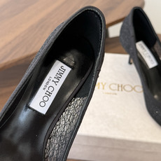 Jimmy Choo jc 周仰杰 新款蕾丝高跟鞋,这对复古小蕾丝,绝对是鞋柜C位的不二之选!它不只 Jimmy Choo jc 周仰杰 新款蕾丝高跟鞋,这对复古小蕾丝,绝对是鞋柜C位的不二之选!它不只