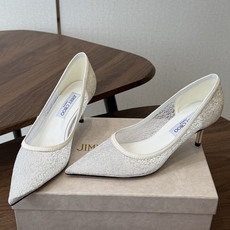 Jimmy Choo jc 周仰杰 新款蕾丝高跟鞋,这对复古小蕾丝,绝对是鞋柜C位的不二之选!它不只 Jimmy Choo jc 周仰杰 新款蕾丝高跟鞋,这对复古小蕾丝,绝对是鞋柜C位的不二之选!它不只