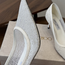 Jimmy Choo jc 周仰杰 新款蕾丝高跟鞋,这对复古小蕾丝,绝对是鞋柜C位的不二之选!它不只 Jimmy Choo jc 周仰杰 新款蕾丝高跟鞋,这对复古小蕾丝,绝对是鞋柜C位的不二之选!它不只