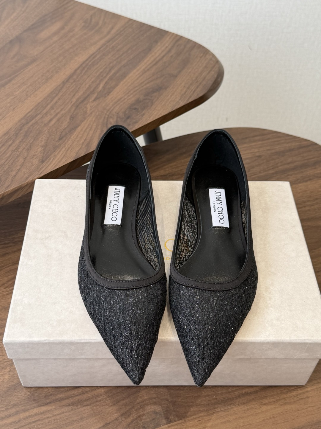 Jimmy Choo jc  周仰杰  新款蕾丝高跟鞋，这对复古小蕾丝，绝对是鞋柜C位的不二之选！它不只