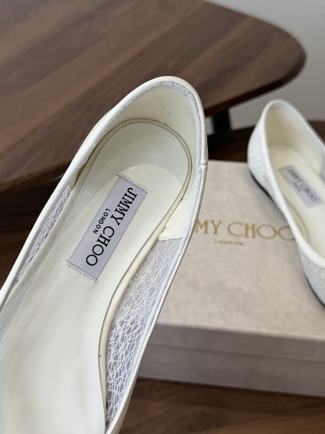 Jimmy Choo jc  周仰杰  新款蕾丝高跟鞋，这对复古小蕾丝，绝对是鞋柜C位的不二之选！它不只