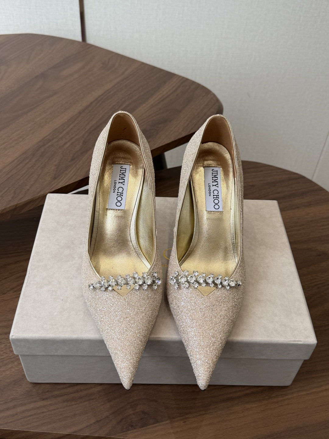 Jimmy Choo 26ss 春夏 系列JC新款 高跟 单鞋模糊鞋履与珠宝配饰之间的界线 鲜明 Jim