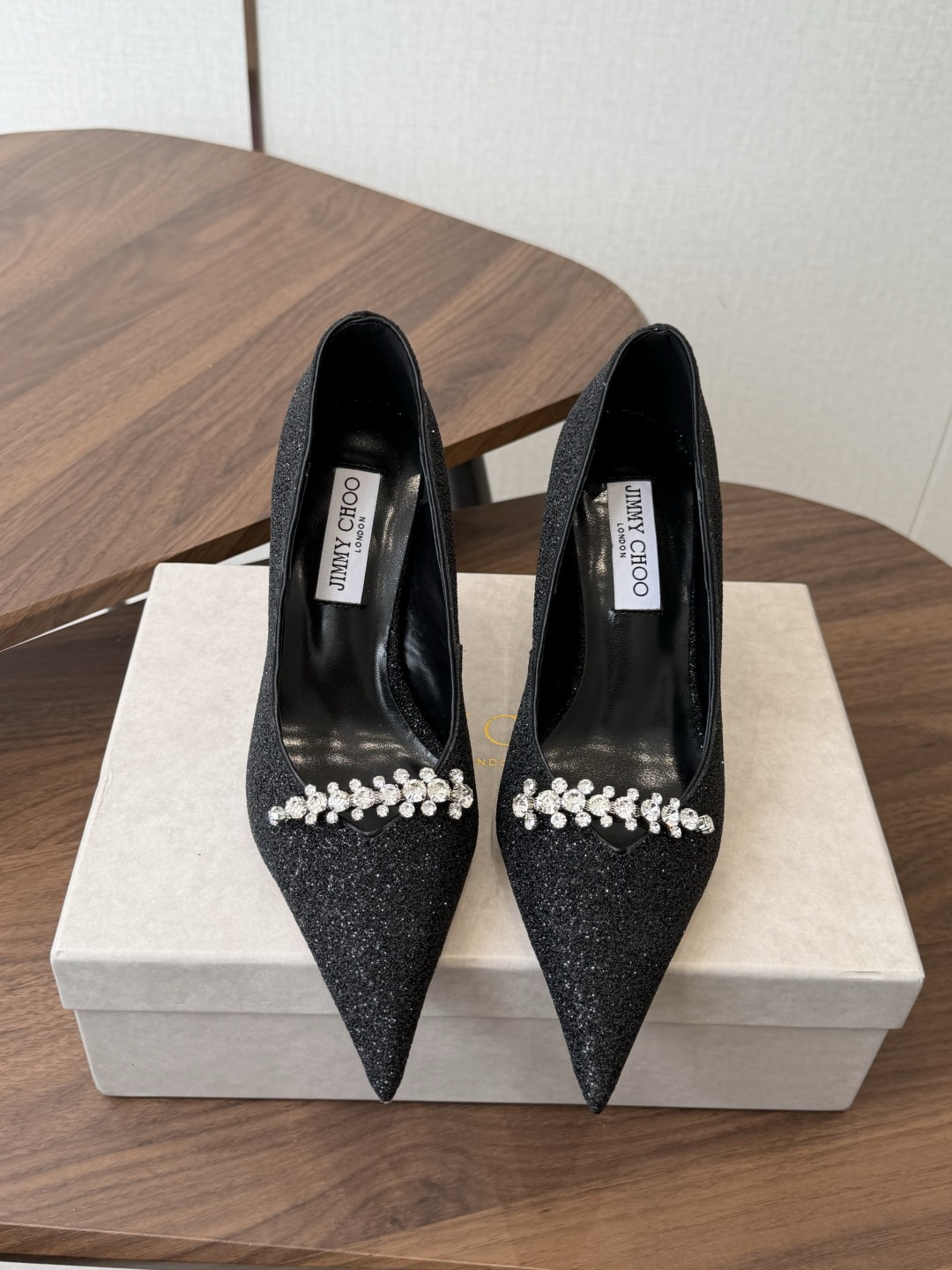 Jimmy Choo 26ss 春夏 系列JC新款 高跟 单鞋模糊鞋履与珠宝配饰之间的界线 鲜明 Jim