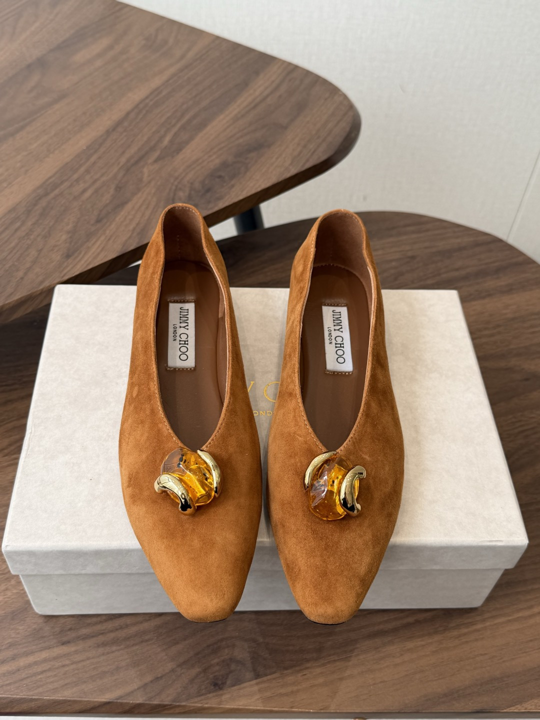 NO:882400,JIMMY CHOO JC 26ss new simple gem Mary Jane flat shoes Original last, perfect lines, simple and elegant upper foot, thick heel, comfortable and versatile, can also lengthen the legs, make the legs taller, slimmer and longer, JC is the best at girls, sweet, but also adds seductive sexiness. The fabric is imported from Yangjing, the inner lining is imported sheepskin, the sole is Italian leather outsole  Size35-39 (40.41.42 custom-made, non-returnable), single shoes, jimmy choo, jimmy choo, mary jane, flats, sheepskin, sheep, Leather soles19860909JIMMY CHOO JC 吉米周 26ss新款简约宝石玛丽珍平底鞋单鞋 原版套楦,完美的线条,简约大气上脚显气质粗跟舒适百搭,还能拉长双腿显高显瘦显腿长,JC最擅长的女生甜美,更是添加了诱惑的性感 面料进口羊京内里进口绵羊皮 鞋底意大利真皮大底 Size35-39（40.41.42订做不退换）,单鞋,jimmy choo,jimmy choo,mary jane,flats,sheepskin,sheep,Leather soles,Women's Shoes
