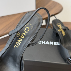 Chanel26ss夏季新款拼色尖头后空平底凉鞋 自带法式优雅的名媛气质,经典撞色鞋头设计,尖头线条柔和修长,后绊带结构 Chanel26ss夏季新款拼色尖头后空平底凉鞋 自带法式优雅的名媛气质,经典撞色鞋头设计,尖头线条柔和修长,后绊带结构