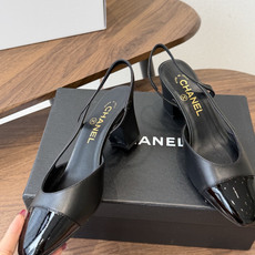 Chanel26ss夏季新款拼色尖头后空平底凉鞋 自带法式优雅的名媛气质,经典撞色鞋头设计,尖头线条柔和修长,后绊带结构 Chanel26ss夏季新款拼色尖头后空平底凉鞋 自带法式优雅的名媛气质,经典撞色鞋头设计,尖头线条柔和修长,后绊带结构