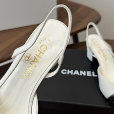 Chanel26ss夏季新款拼色尖头后空平底凉鞋 自带法式优雅的名媛气质,经典撞色鞋头设计,尖头线条柔和修长,后绊带结构 Chanel26ss夏季新款拼色尖头后空平底凉鞋 自带法式优雅的名媛气质,经典撞色鞋头设计,尖头线条柔和修长,后绊带结构