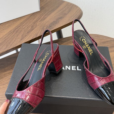 Chanel26ss夏季新款拼色尖头后空平底凉鞋 自带法式优雅的名媛气质,经典撞色鞋头设计,尖头线条柔和修长,后绊带结构 Chanel26ss夏季新款拼色尖头后空平底凉鞋 自带法式优雅的名媛气质,经典撞色鞋头设计,尖头线条柔和修长,后绊带结构