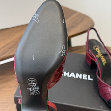 Chanel26ss夏季新款拼色尖头后空平底凉鞋 自带法式优雅的名媛气质,经典撞色鞋头设计,尖头线条柔和修长,后绊带结构 Chanel26ss夏季新款拼色尖头后空平底凉鞋 自带法式优雅的名媛气质,经典撞色鞋头设计,尖头线条柔和修长,后绊带结构