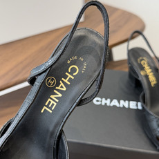 Chanel26ss夏季新款拼色尖头后空平底凉鞋 自带法式优雅的名媛气质,经典撞色鞋头设计,尖头线条柔和修长,后绊带结构 Chanel26ss夏季新款拼色尖头后空平底凉鞋 自带法式优雅的名媛气质,经典撞色鞋头设计,尖头线条柔和修长,后绊带结构