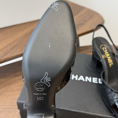 Chanel26ss夏季新款拼色尖头后空平底凉鞋 自带法式优雅的名媛气质,经典撞色鞋头设计,尖头线条柔和修长,后绊带结构 Chanel26ss夏季新款拼色尖头后空平底凉鞋 自带法式优雅的名媛气质,经典撞色鞋头设计,尖头线条柔和修长,后绊带结构