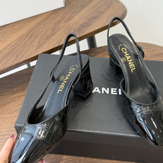 Chanel26ss夏季新款拼色尖头后空平底凉鞋 自带法式优雅的名媛气质,经典撞色鞋头设计,尖头线条柔和修长,后绊带结构 Chanel26ss夏季新款拼色尖头后空平底凉鞋 自带法式优雅的名媛气质,经典撞色鞋头设计,尖头线条柔和修长,后绊带结构
