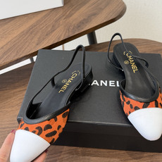 Chanel26ss夏季新款拼色尖头后空平底凉鞋 自带法式优雅的名媛气质,经典撞色鞋头设计,尖头线条柔和修长,后绊带结构 Chanel26ss夏季新款拼色尖头后空平底凉鞋 自带法式优雅的名媛气质,经典撞色鞋头设计,尖头线条柔和修长,后绊带结构