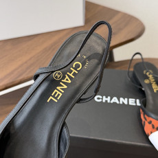 Chanel26ss夏季新款拼色尖头后空平底凉鞋 自带法式优雅的名媛气质,经典撞色鞋头设计,尖头线条柔和修长,后绊带结构 Chanel26ss夏季新款拼色尖头后空平底凉鞋 自带法式优雅的名媛气质,经典撞色鞋头设计,尖头线条柔和修长,后绊带结构