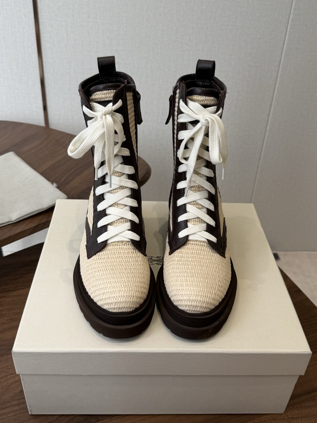 Brunello Cucineli ss26new arrival~ 编织拉菲草鞋面秋冬新款马丁靴 上脚帅气舒适 秋冬一 Brunello Cucineli ss26new arrival~ 编织拉菲草鞋面秋冬新款马丁靴 上脚帅气舒适 秋冬一