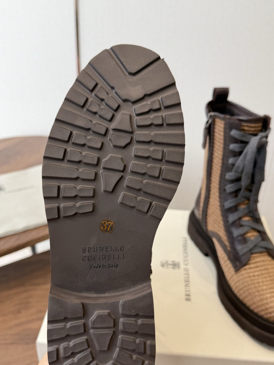 Brunello Cucineli ss26new arrival～ 编织拉菲草鞋面秋冬新款马丁靴 上脚帅气舒适 秋冬一