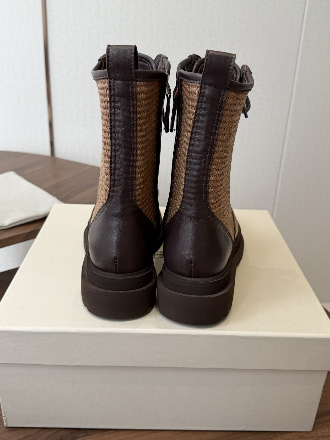 Brunello Cucineli ss26new arrival～ 编织拉菲草鞋面秋冬新款马丁靴 上脚帅气舒适 秋冬一