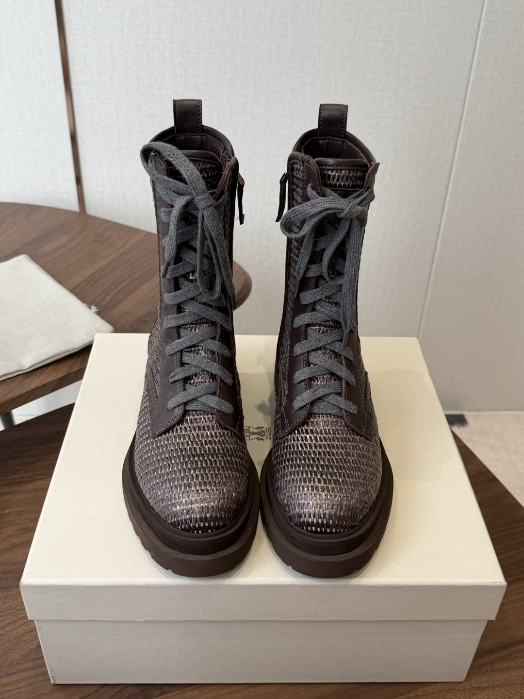 Brunello Cucineli ss26new arrival~ 编织拉菲草鞋面秋冬新款马丁靴 上脚帅气舒适 秋冬一 Brunello Cucineli ss26new arrival~ 编织拉菲草鞋面秋冬新款马丁靴 上脚帅气舒适 秋冬一