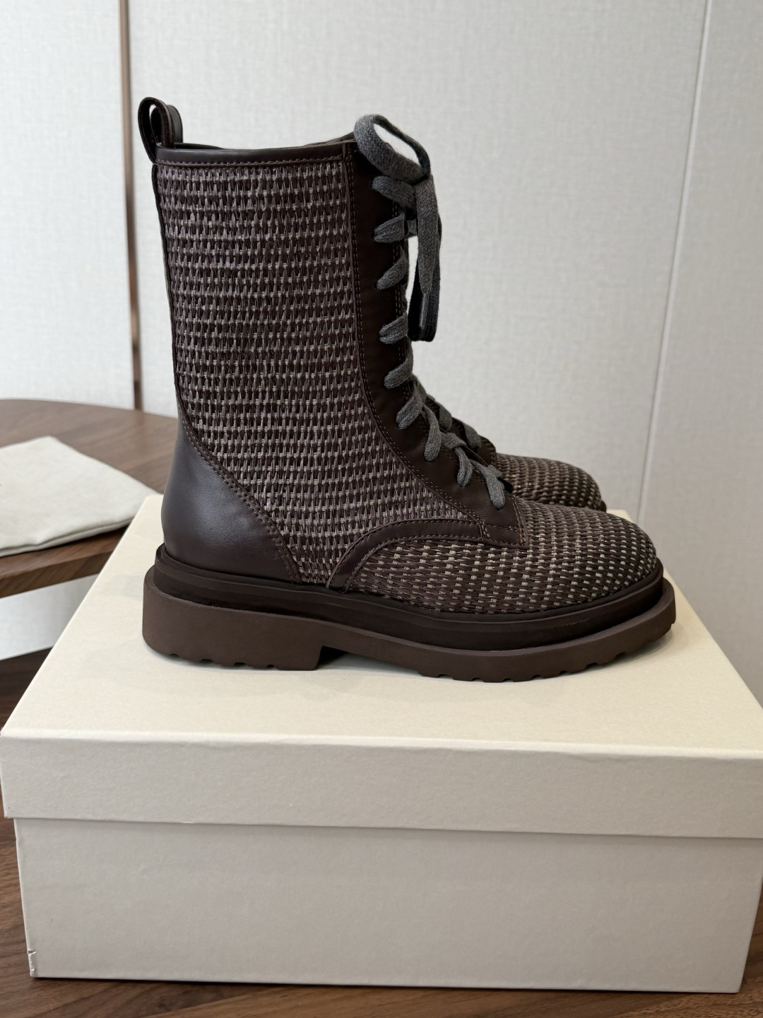 Brunello Cucineli ss26new arrival~ 编织拉菲草鞋面秋冬新款马丁靴 上脚帅气舒适 秋冬一 Brunello Cucineli ss26new arrival~ 编织拉菲草鞋面秋冬新款马丁靴 上脚帅气舒适 秋冬一