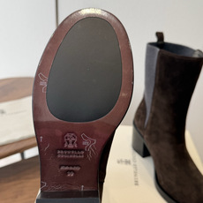 Brunello CucinelliBC26ss夏季新款尖头细跟气质高跟中筒靴 自带高冷疏离的清冷极简格调,利落尖头拉长 Brunello CucinelliBC26ss夏季新款尖头细跟气质高跟中筒靴 自带高冷疏离的清冷极简格调,利落尖头拉长