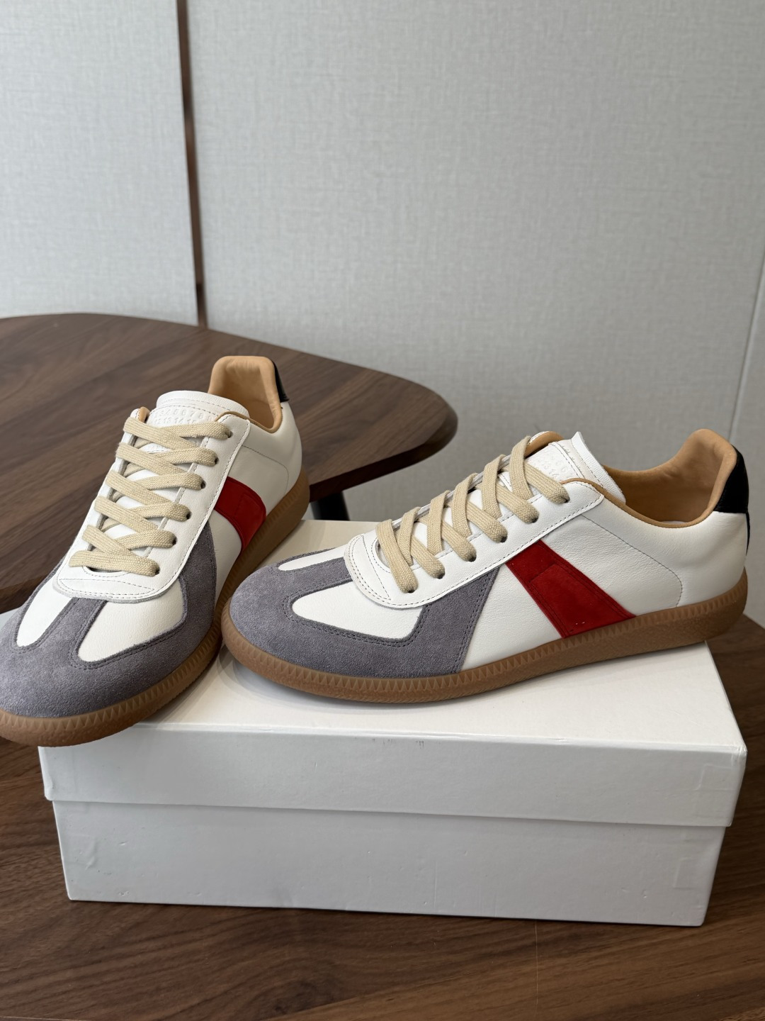 MaisonMargiela MM6 马吉拉 26新色 情侣款 德训鞋 休闲 运动鞋 原版购入开发 做货 鬼才设计师品 MaisonMargiela MM6 马吉拉 26新色 情侣款 德训鞋 休闲 运动鞋 原版购入开发 做货 鬼才设计师品